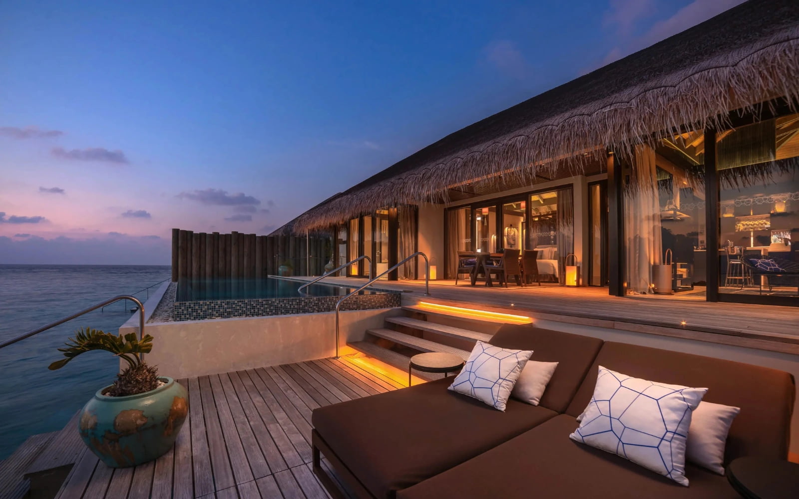 Sunset Deluxe Water Pool Villa
